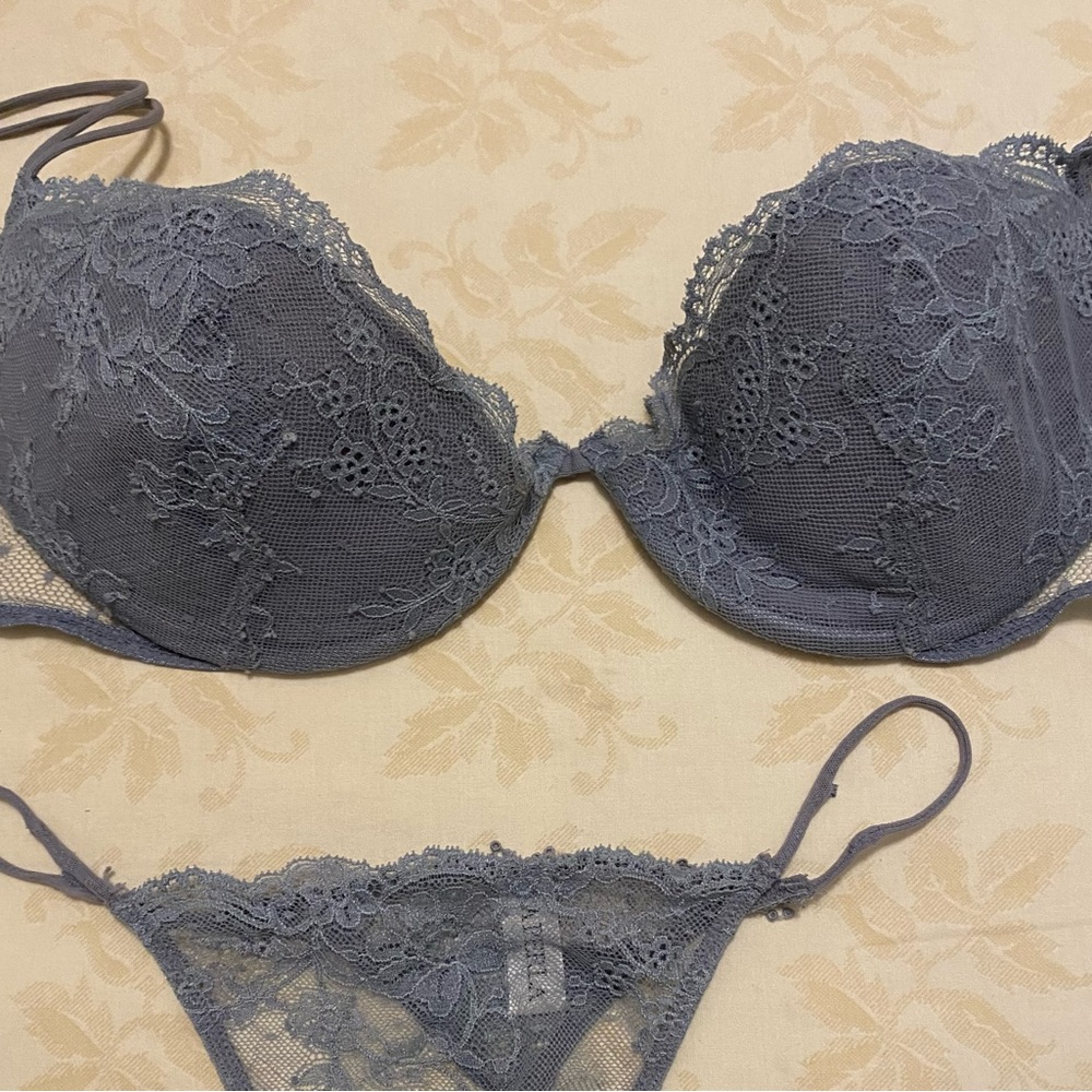 Laperla grey size 36D lace bra. Panties NOT for sale. Exquisitely made Italy.